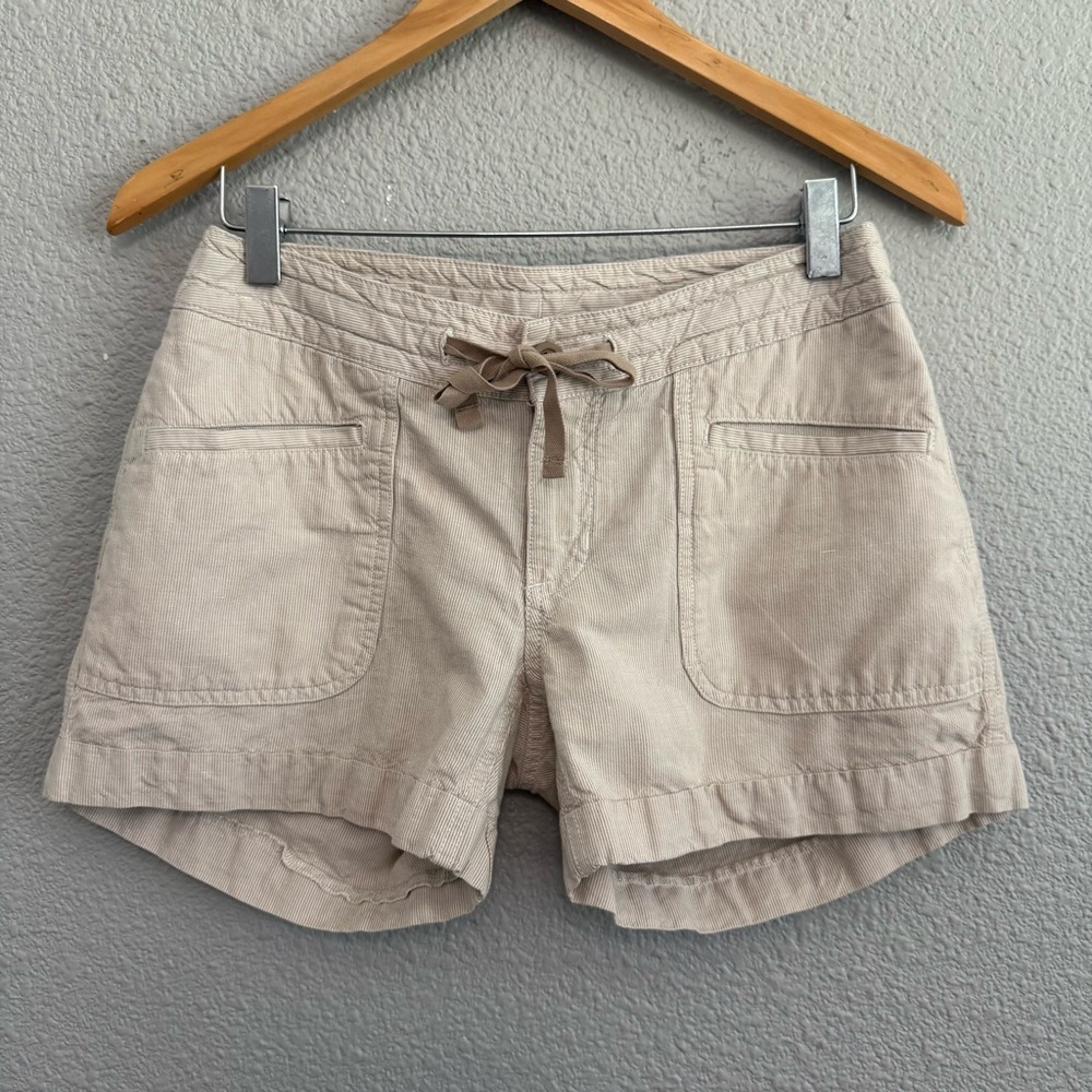 The North Face Wonder Free Shorts Size‎ 4 in Dine Beige Stripe